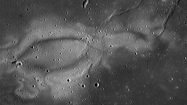 Comet impacts may explain mysterious swirls on moon