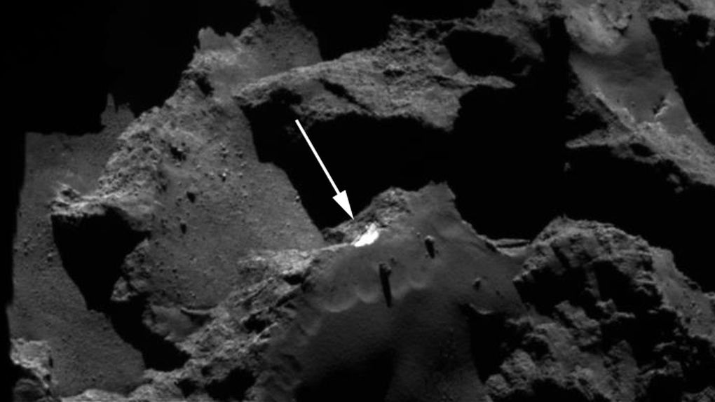 [:eu]Un derrumbe en el cometa 67P permite ver su núcleo de hielo[:]