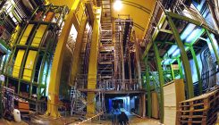 [:eu]LHC pops out a new particle that could test the strong force[:]