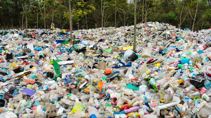 [:eu]In the next 30 years, we’ll make four times more plastic waste than we ever have[:]