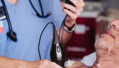 [:es]El médico que se descubrió un cáncer cuando probaba un iPhone con ultrasonidos[:]
