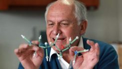 [:es]Manuel Patarroyo: “Animalistas trataron de parar el estudio de la vacuna contra la malaria”[:]