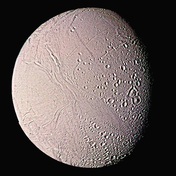 [:es]Large molecules show Enceladus “clearly is habitable for life”[:]