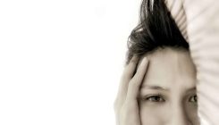 [:es]El estrógeno podría explicar por qué las mujeres sufren más migrañas[:]