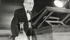 [:es]The landmark lectures of physicist Erwin Schrödinger helped to change attitudes in biology[:]