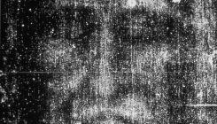 [:es]Researchers hung men on a cross and added blood in bid to prove Turin Shroud is real[:]