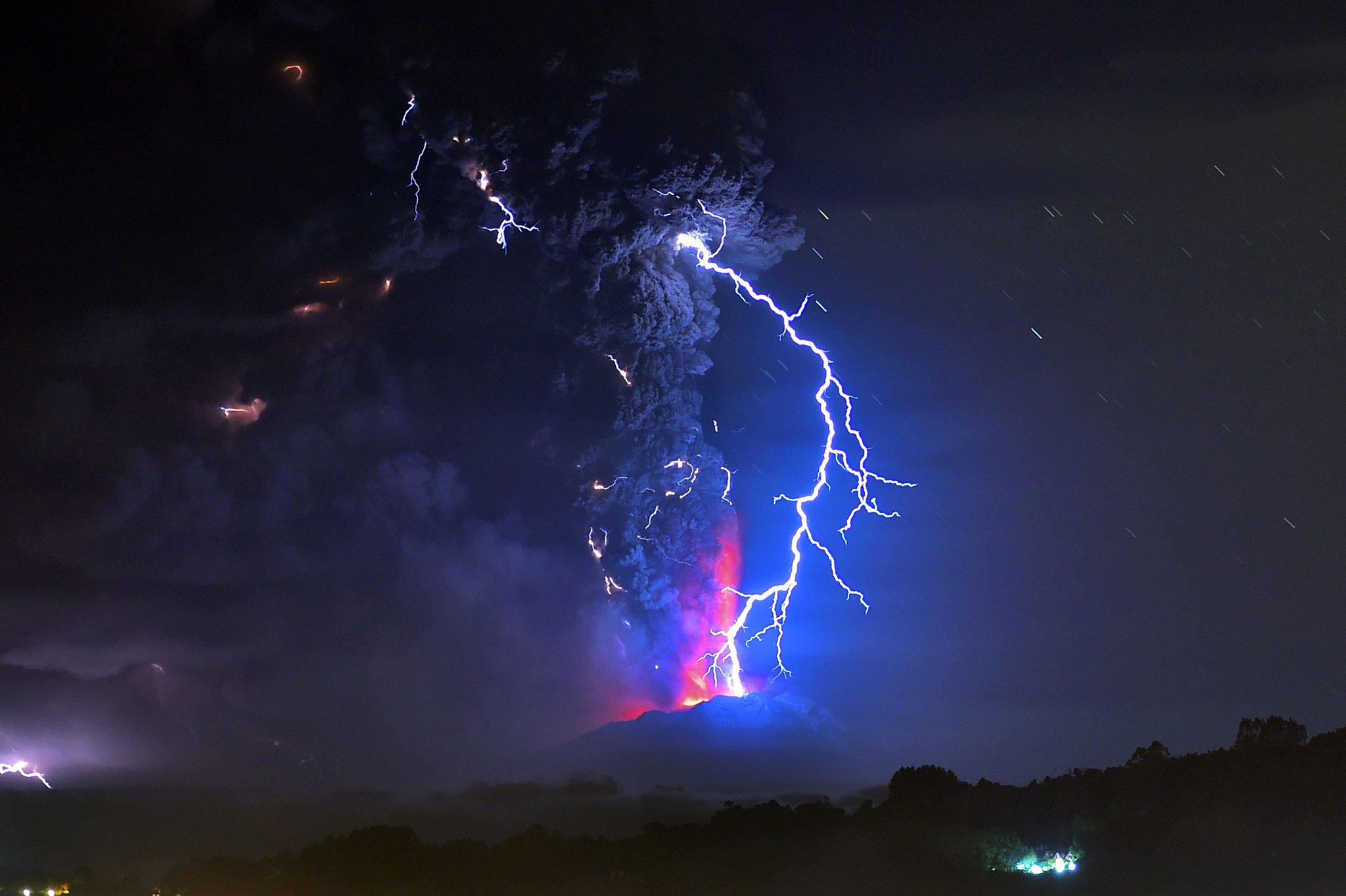 [:es]Volcanoes! Lightning! And Radioactive Gas, Too[:]