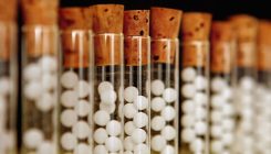[:es]La RAE le quita a la homeopatía la capacidad de curar[:]