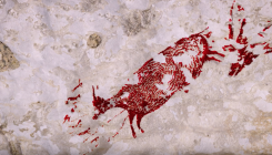 [:es] Descubren en Indonesia la primera escena de caza pintada por los humanos [:]