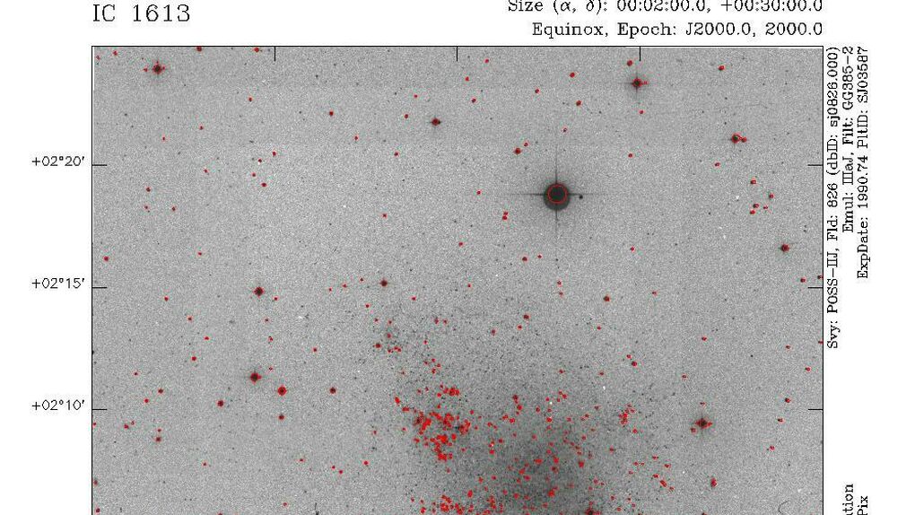 [:es] El misterio de las 100 luces rojas que aparecieron y se desvanecieron del cielo en los 60 y 80’s [:]