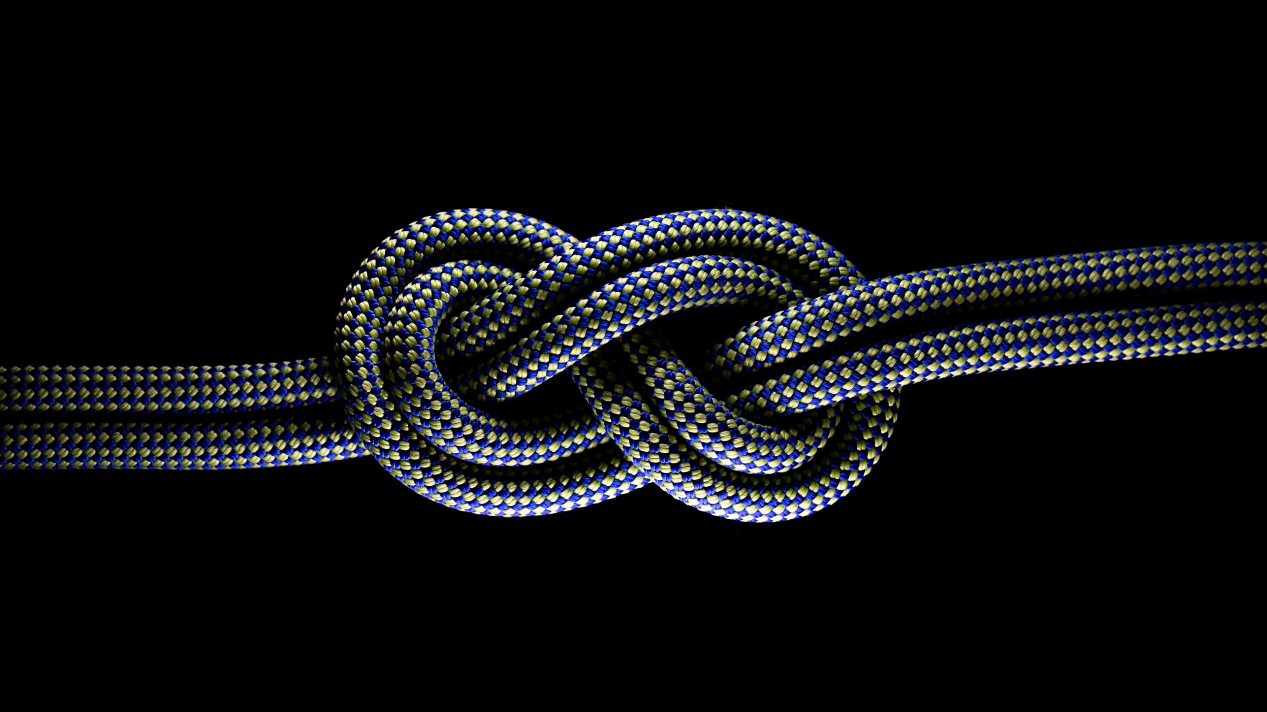 [:es]Color-Changing Material Unites the Math and Physics of Knots[:]