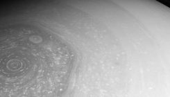 [:es]El increíble sistema de neblina en capas del misterioso hexágono de Saturno[:]