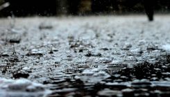 [:es]Mikroplastikoen euria euri azidoa baino larriagoa izan daitekeela ohartarazi dute[:]