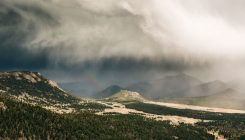 [:es]Plastic dust is blowing into U.S. national parks—more than 1000 tons each year[:]