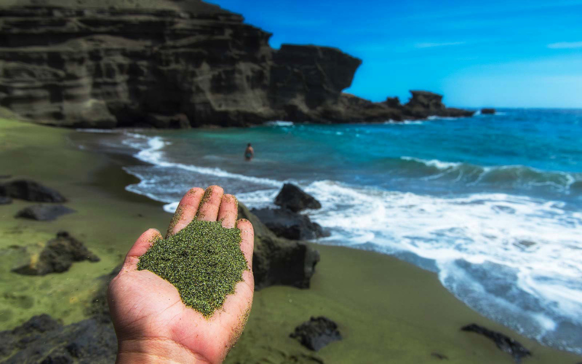 [:es]Capturar billones de toneladas de CO2 poniendo arena verde en la playa[:]