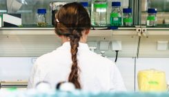 [:es]¿Dónde están las científicas en la pandemia? La covid-19 las borra del mapa[:]