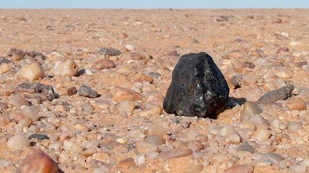 [:es]Descubren que un meteorito caído en Sudán era parte de un gigantesco asteroide desconocido[:]