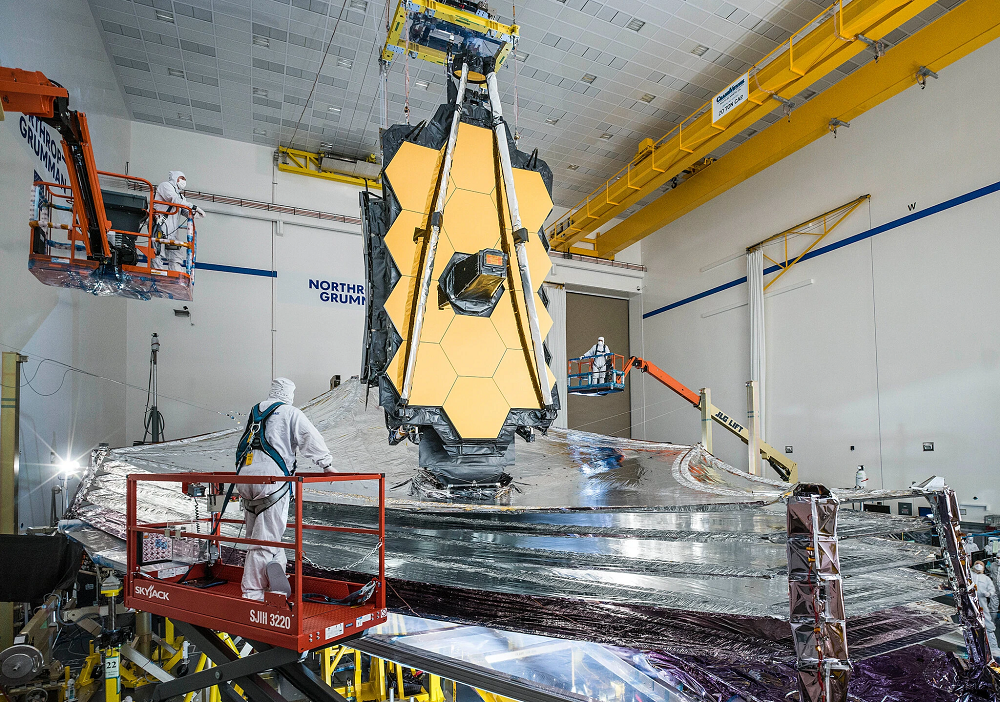 [:es]The Webb Telescope, NASA’s Golden Surfer, Is Almost Ready, Again[:]