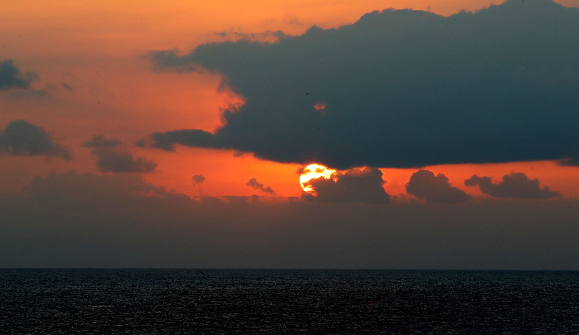 [:es]¿Por qué no se dispersan las gotas de agua cuando están en una nube?[:]