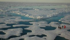 Científicos desconcertados ante un planeta ‘espejo’ en el que llueve titanio y que no debería de existir