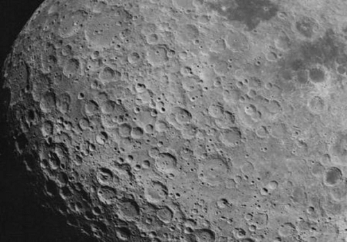 Hallan en la Luna una reserva ‘fantasma’ de agua de 270.000 millones de toneladas