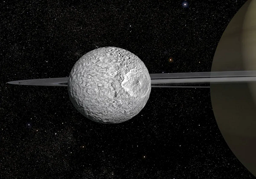 Mimas, la luna más pequeña de Saturno, puede ocultar un joven océano en su interior