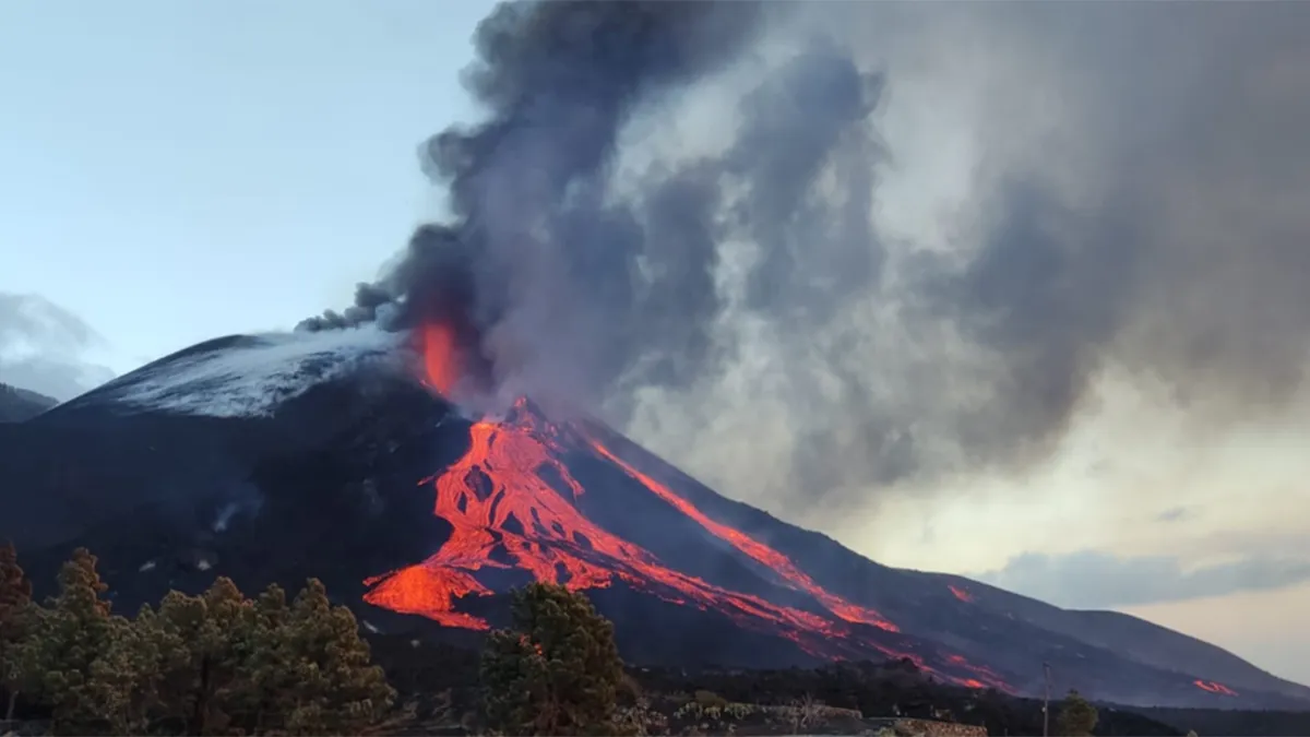 Volcanic Anatomy, Mapped as It Erupts